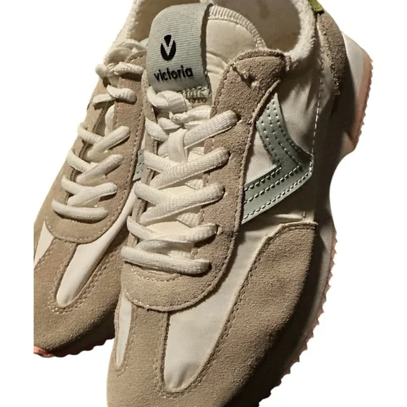 Trendy Women's Sneakers in Cream and Gray - Picture 3 of 5